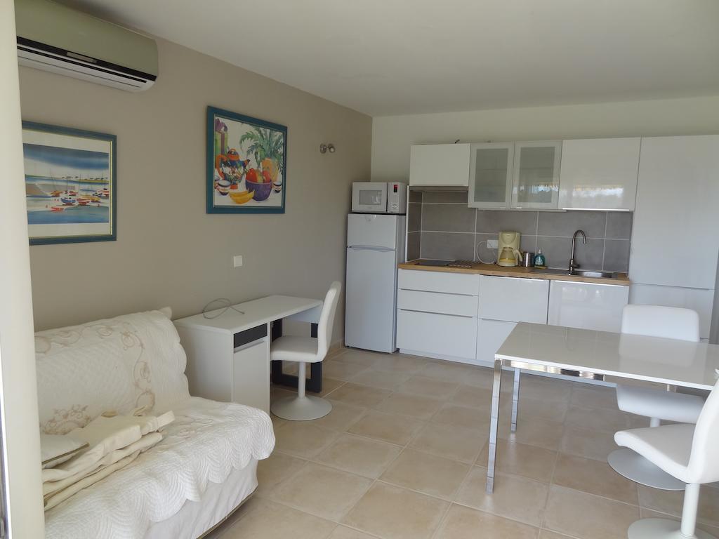Les Chevrefeuilles Apartment Manosque Room photo