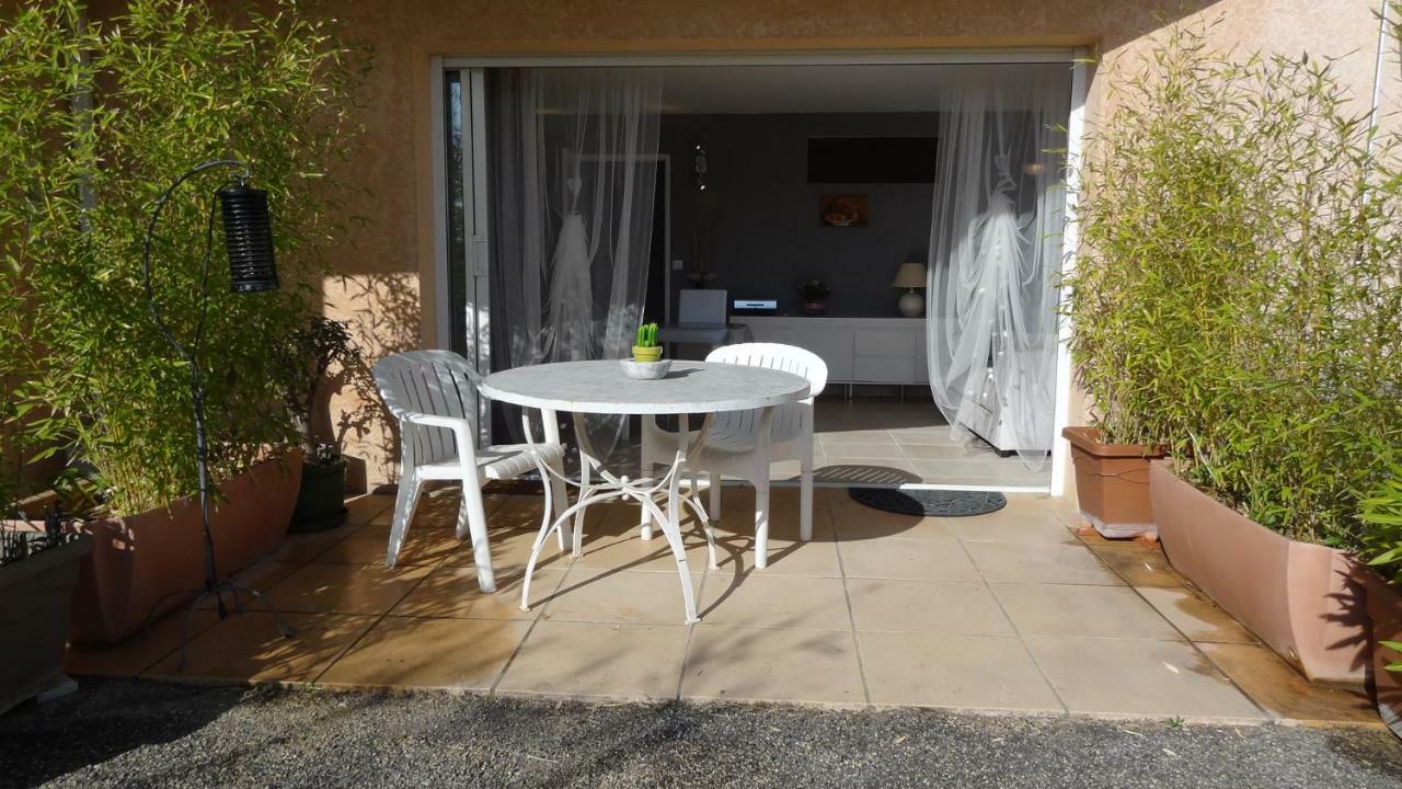Les Chevrefeuilles Apartment Manosque Exterior photo