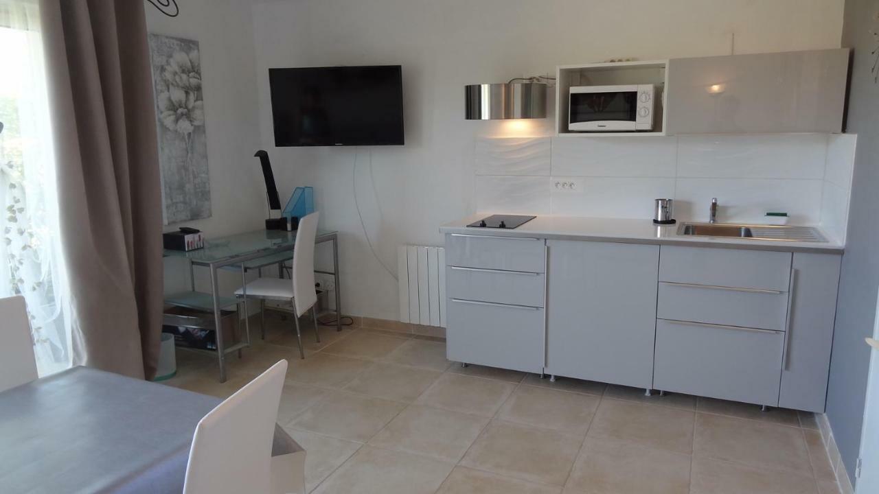 Les Chevrefeuilles Apartment Manosque Exterior photo