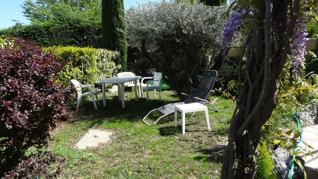 Les Chevrefeuilles Apartment Manosque Exterior photo